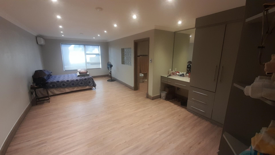 6 Bedroom Property for Sale in Birdwood Estate North West